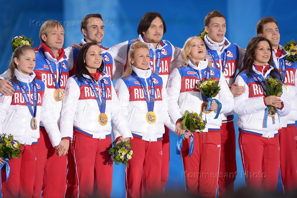 Олимпийские чемпионы фигурное. Российские Олимпийские чемпионы по фигурному катанию. Фигуристы Олимпийские чемпионы. Олимпийская сборная России по фигурному катанию. Олимпийские чемпионы по фигурному катанию в Сочи.