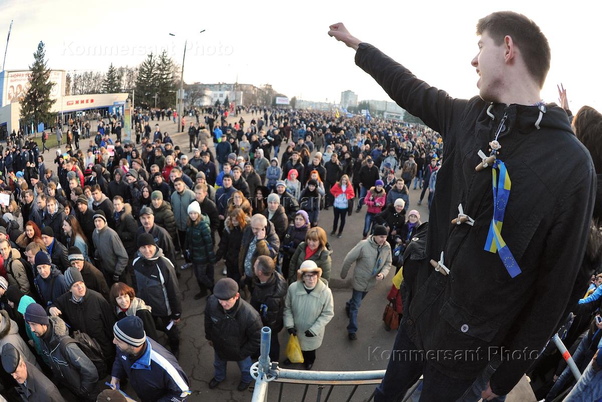 Обстановка в харькове. Съезд депутатов в Харькове 2014. Съезд в Харькове весной 2014. Политическая обстановка в Харькове. Митинг в Харькове обращение к Путину.