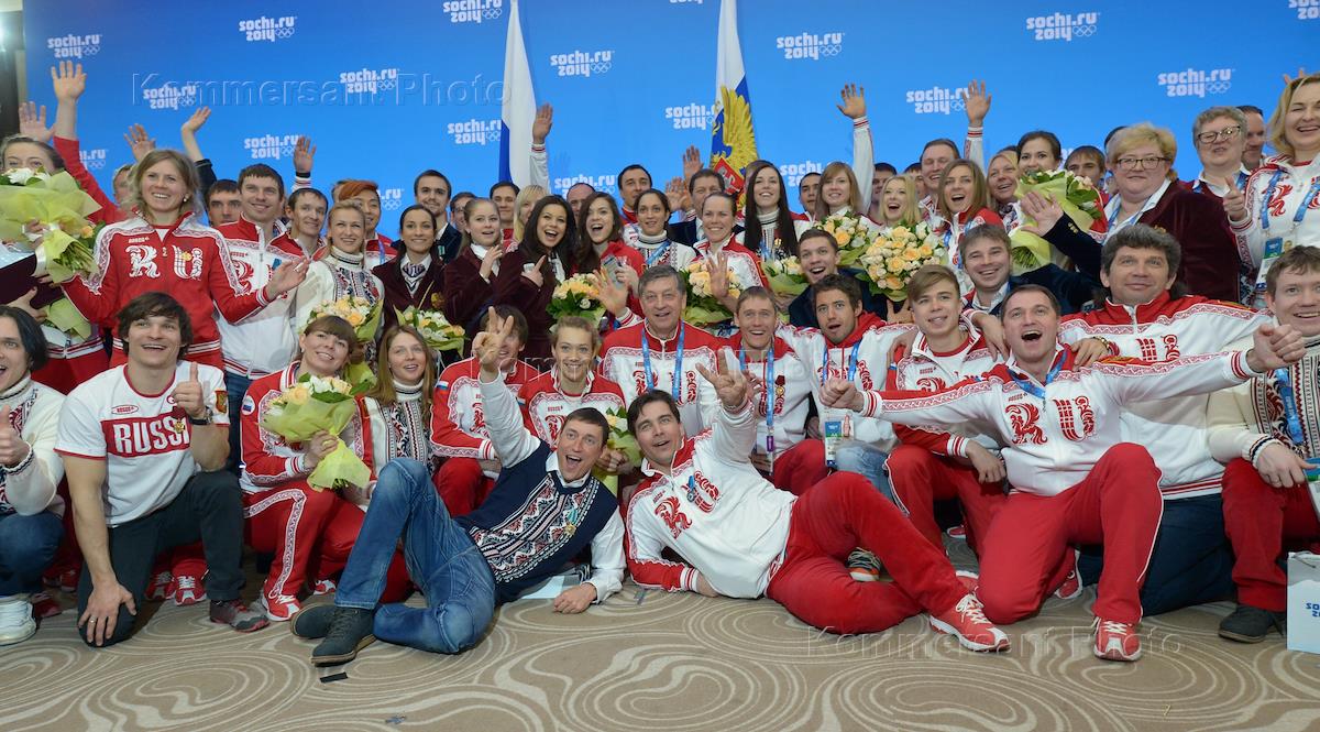 Кто из российских спортсменов едет на олимпиаду. Олимпийские сборные в гостинице. Общее фото спортсменов.