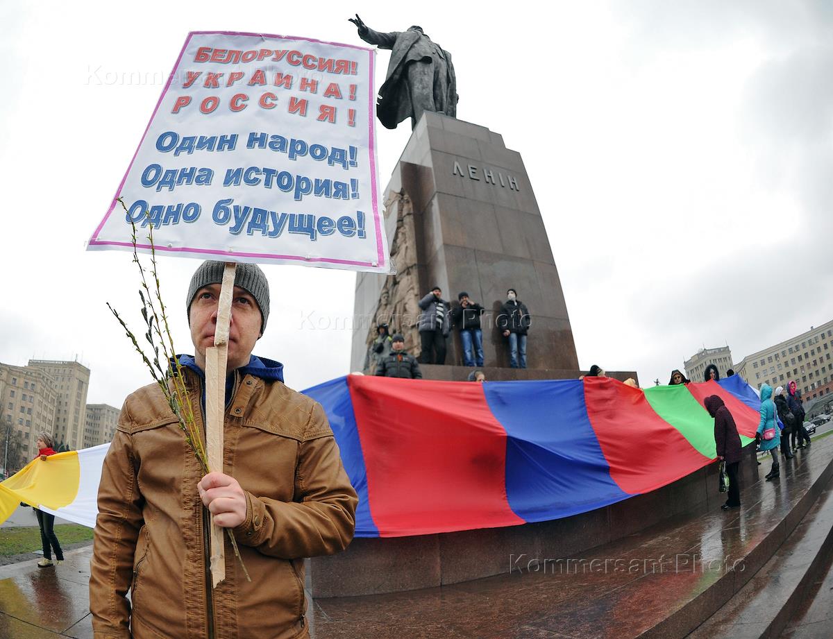 Митинг в харькове сегодня 2024. Митинг в Харькове. Протесты в Харькове 2014 фото.