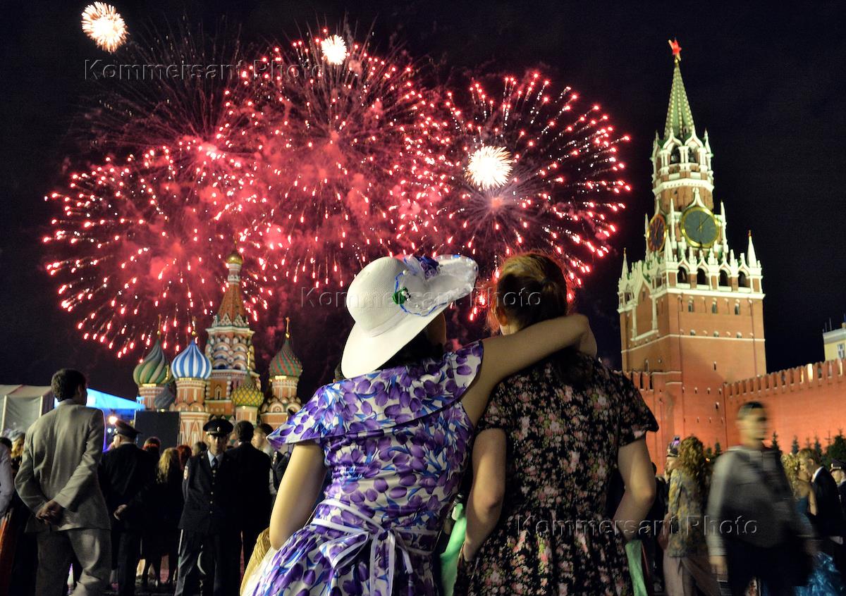 Увеселительные мероприятия это. Любой праздник в стране России. Куда можно поехать вместе с классом в Москве.