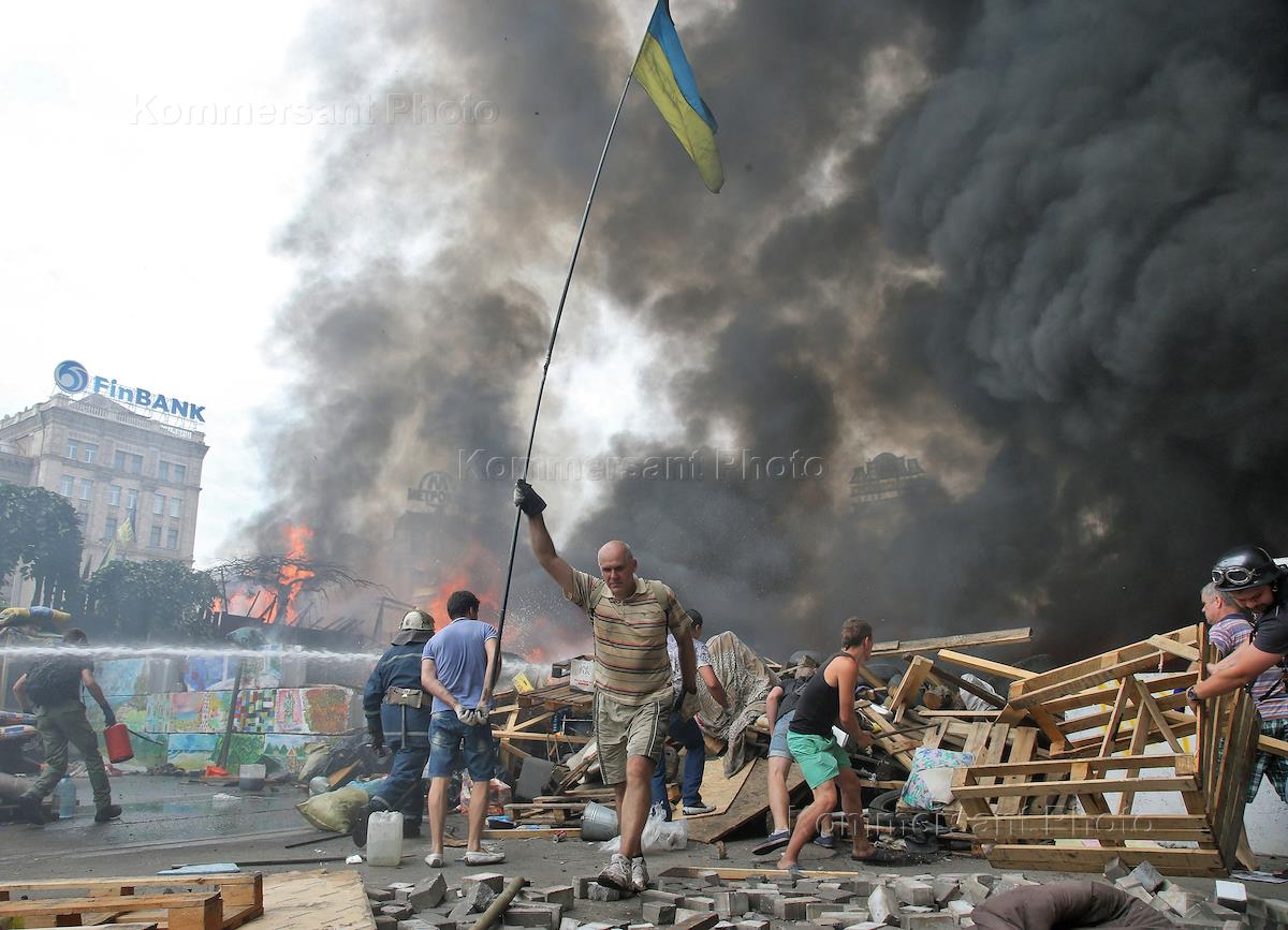 Начало майдана на украине дата. Палаточные городки на Майдане. Майдан 2014 и сейчас. Украинский Майдан Незалежностт. Палаточный городок на Майдане 2014.