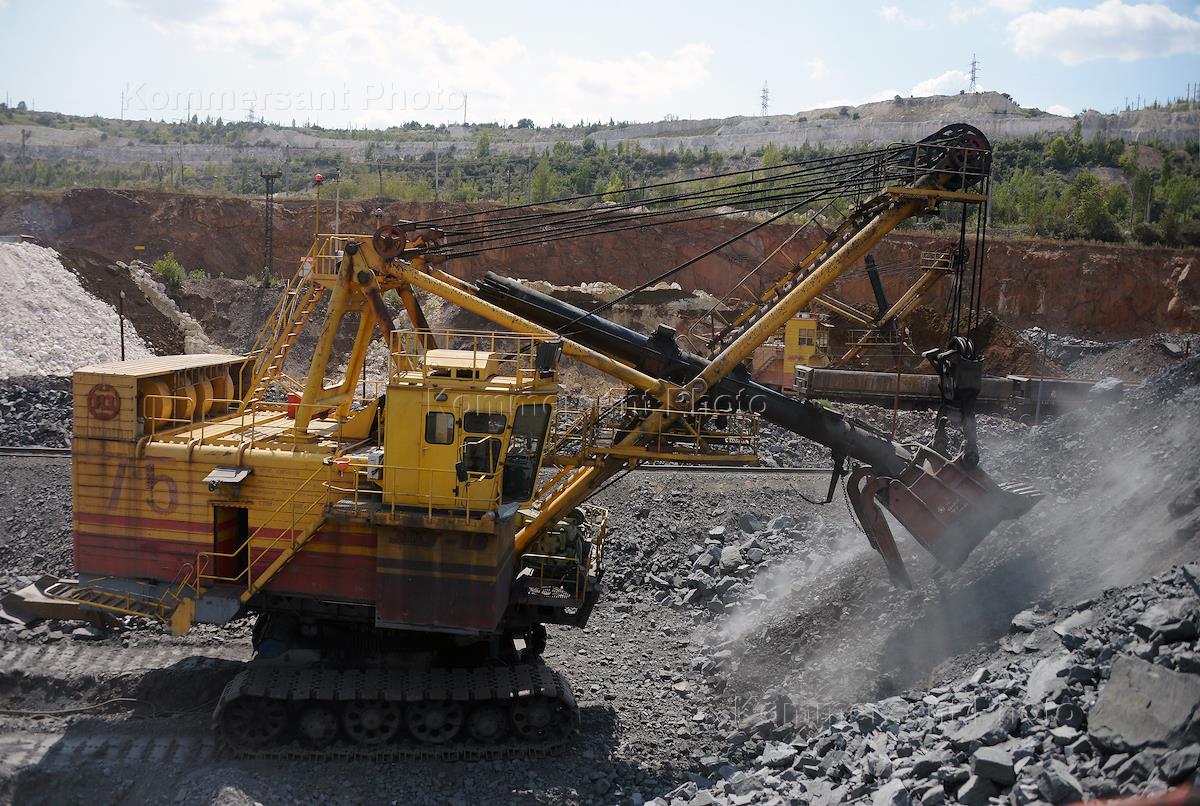 Добыча металл месторождение. Полиметалл рудники. Добыча металлических руд. Якутия томторское месторождение. Добыча металл месторождение.