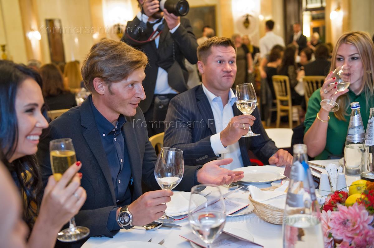 Родители воли. Родители Павла воли. Родители Павла воли фото. Павел Воля с родителями фото. Павел Воля родители и семья