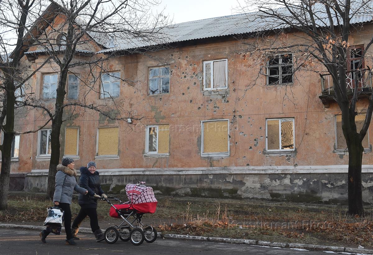 Поселок коммунар. Поселок Коммунар Донецкая область. Поселок Коммунар Макеевка. Школа 98 в посёлок Коммунар Донецкой область. Поселок Коммунар ДНР фото.