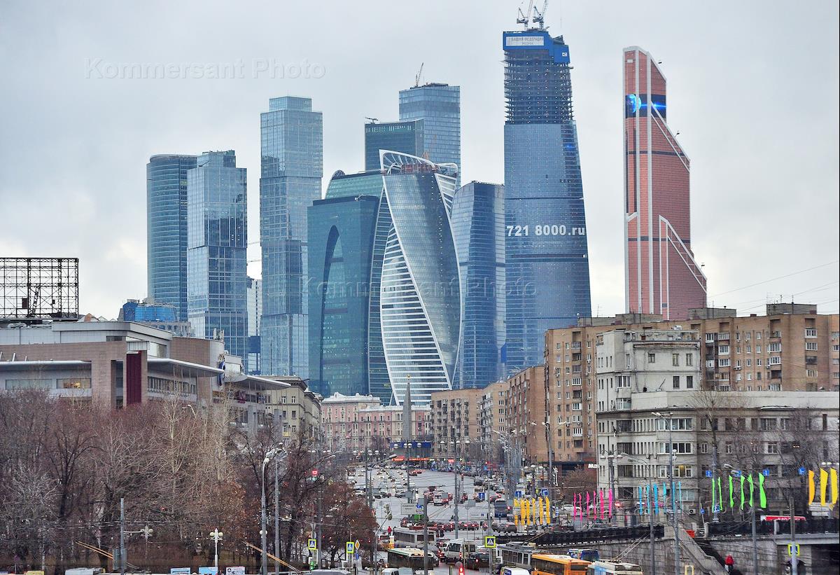 Бамберо москва. Москва Сити контраст. Москва Москва Сити контраст. Москва Сити и пятиэтажки контраст. Москва Сити 2003.