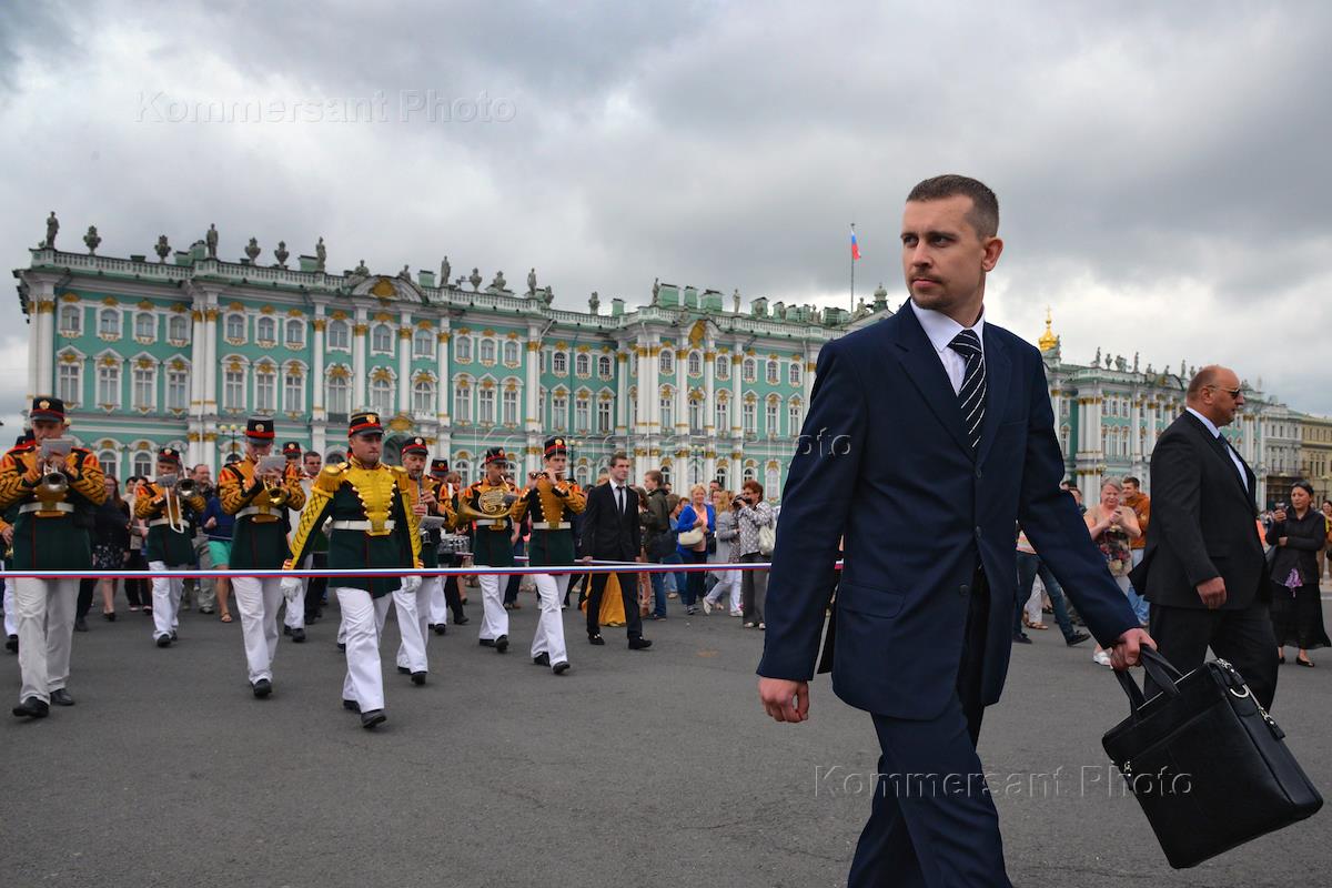 Политика петербург. Питерские чиновники фото.