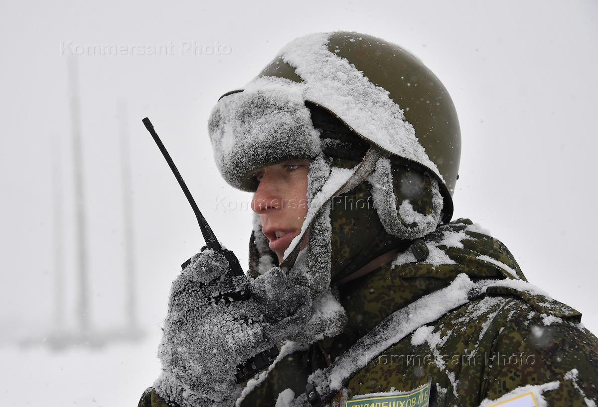 Солдат зимой. Зимние войска. Солдат Российской армии зимой. Солдат РФ зима.