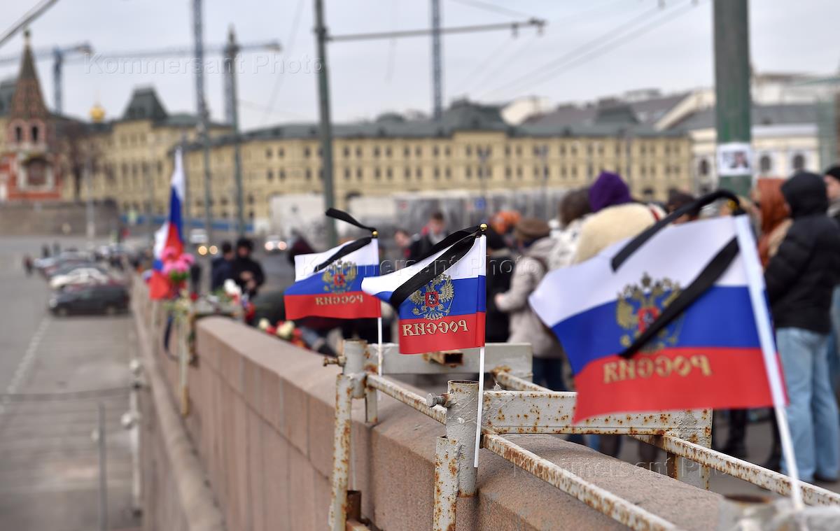 Российский флаг в день траура