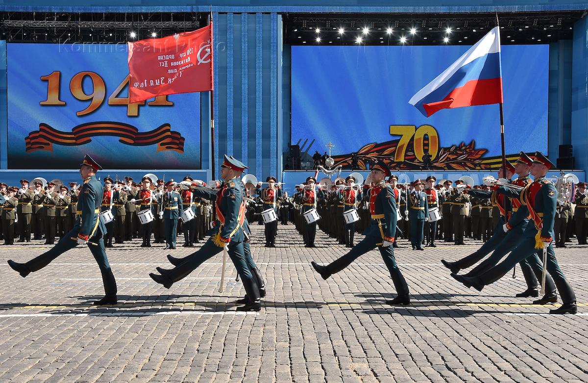 Парад 9 мая 2015 в москве. Парад победы 1995 поклонная гора. Кремль парад. Парад 2015. Парад 2015.