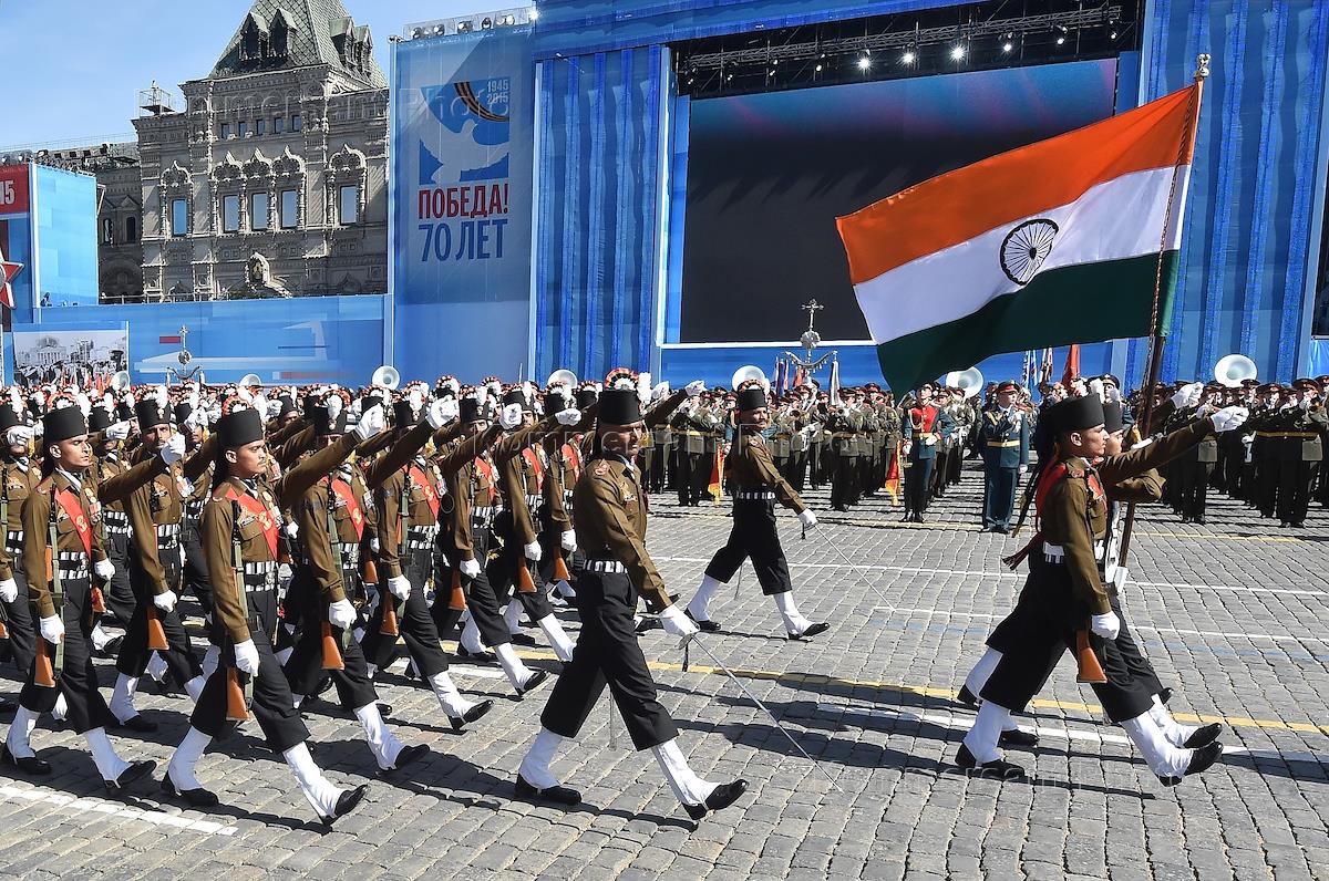 Парад победы 2009 года на красной площади. Парад 9 мая в москве 2022 на красной площади. Парад победы в москве на красной площади 9 мая. Парады посвящен. Девушки на флоте.