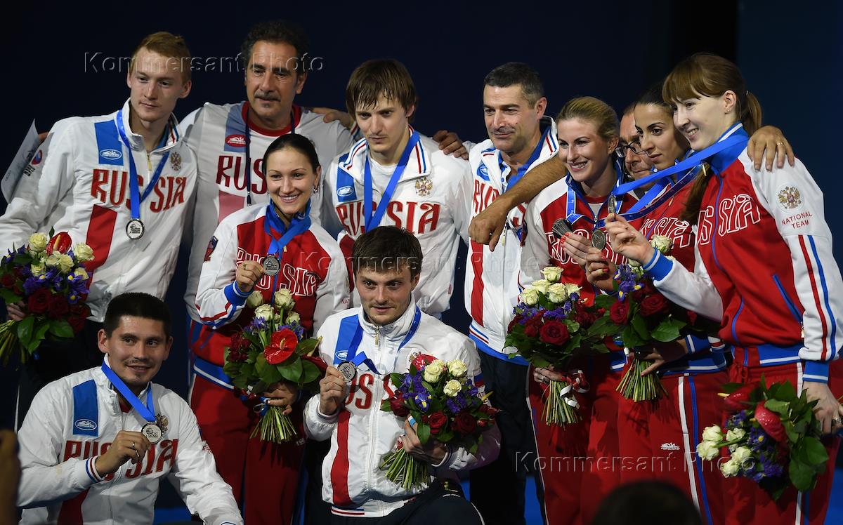 Герои спорта. Сборная России по фехтованию в 2015. Чемпион мира по фехтованию Россия. Герои Спарты.