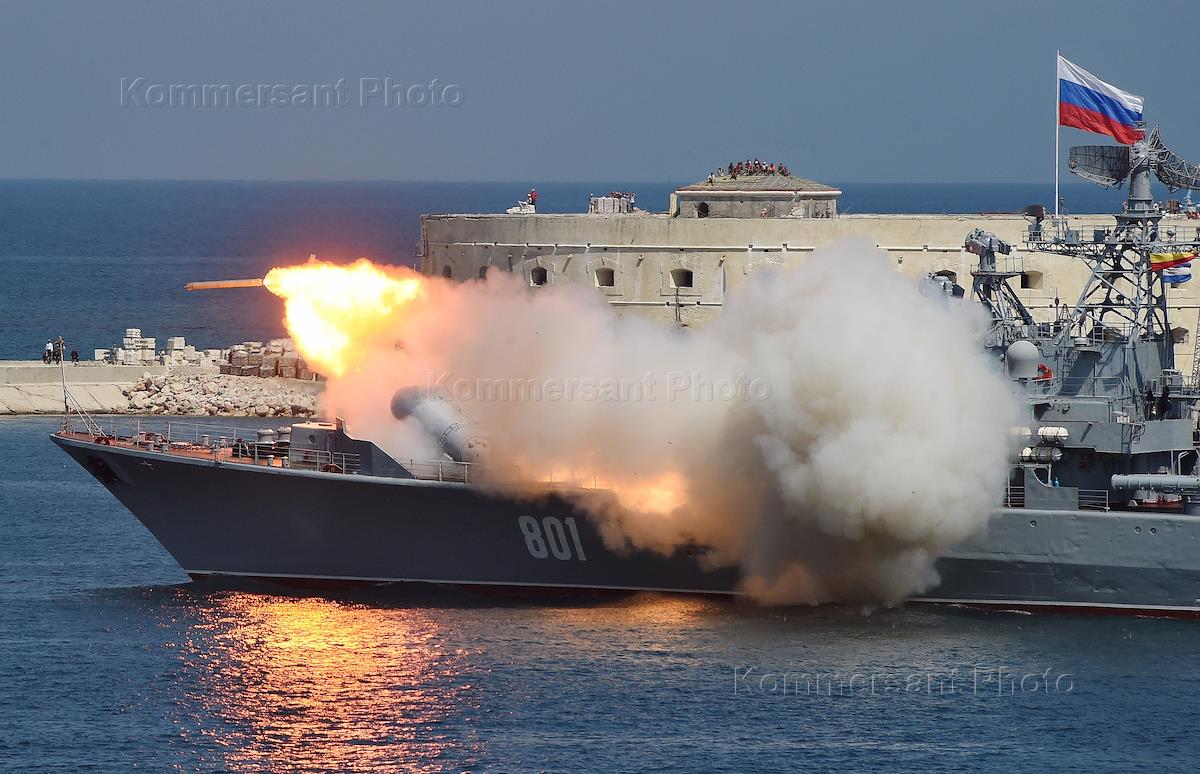 Удар в черном море сегодня. Учения кораблей ЧФ В Новороссийске. Корабли РФ черное море ВМФ. Флот РФ В черном море. Черноморский флот учения.