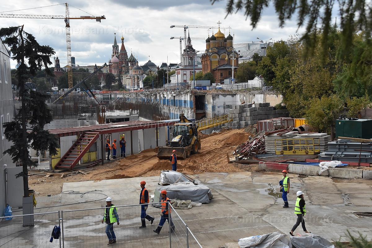 Что сейчас на месте. Парк Зарядье Китайгородская стена. Археологи в Зарядье 2016. Зарядье гостиница Россия снос. Что сейчас на месте гостиницы Россия в Москве.