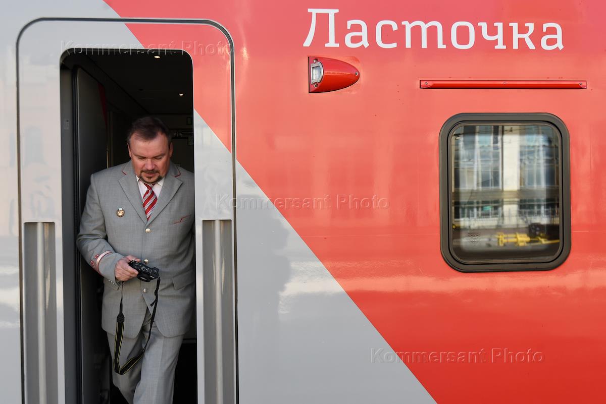 Ласточка питер петрозаводск. Начальник поезда Ласточка. Ласточка Петрозаводск Санкт-Петербург. Поезд Ласточка Санкт-Петербург Петрозаводск. Ласточка СПБ Петрозаводск.