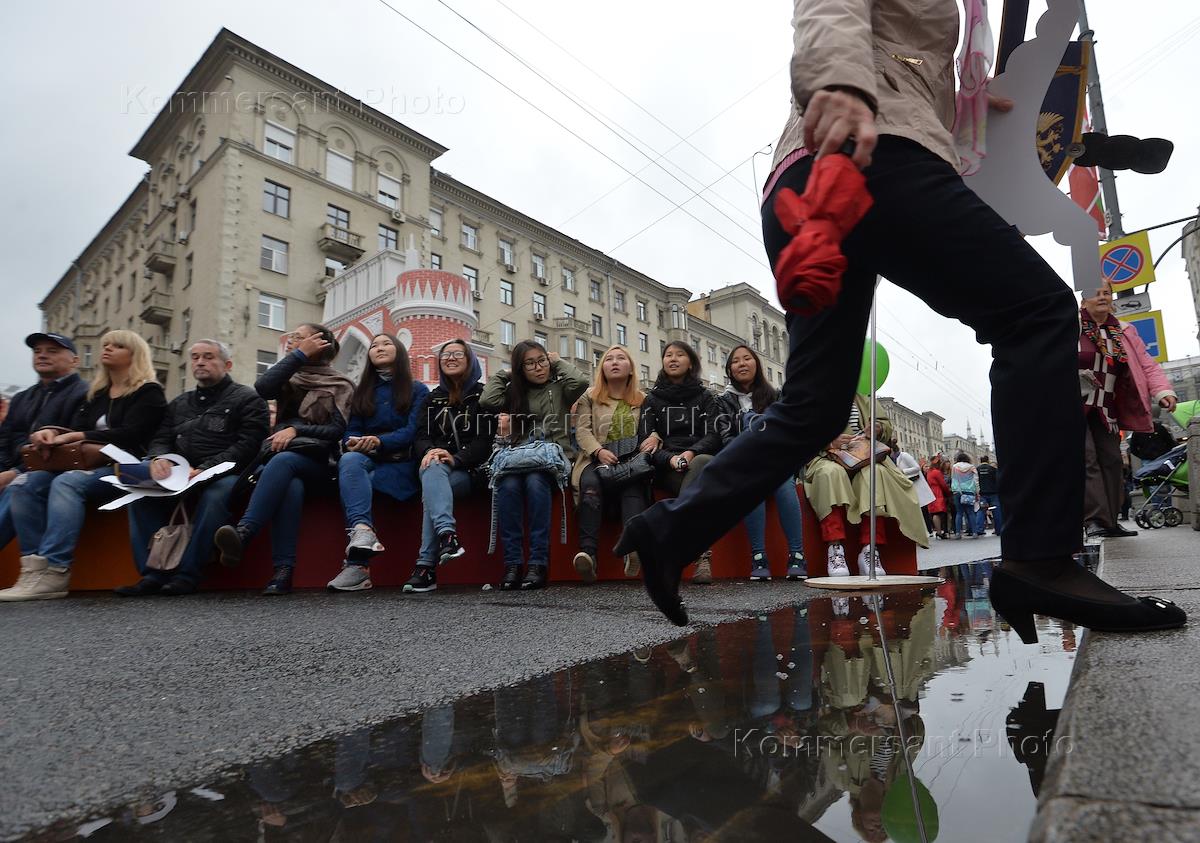 Мероприятия в москве на эти выходные. Летом на фестиваль сходил. Праздник в городе. Праздничная москва. События в москве.