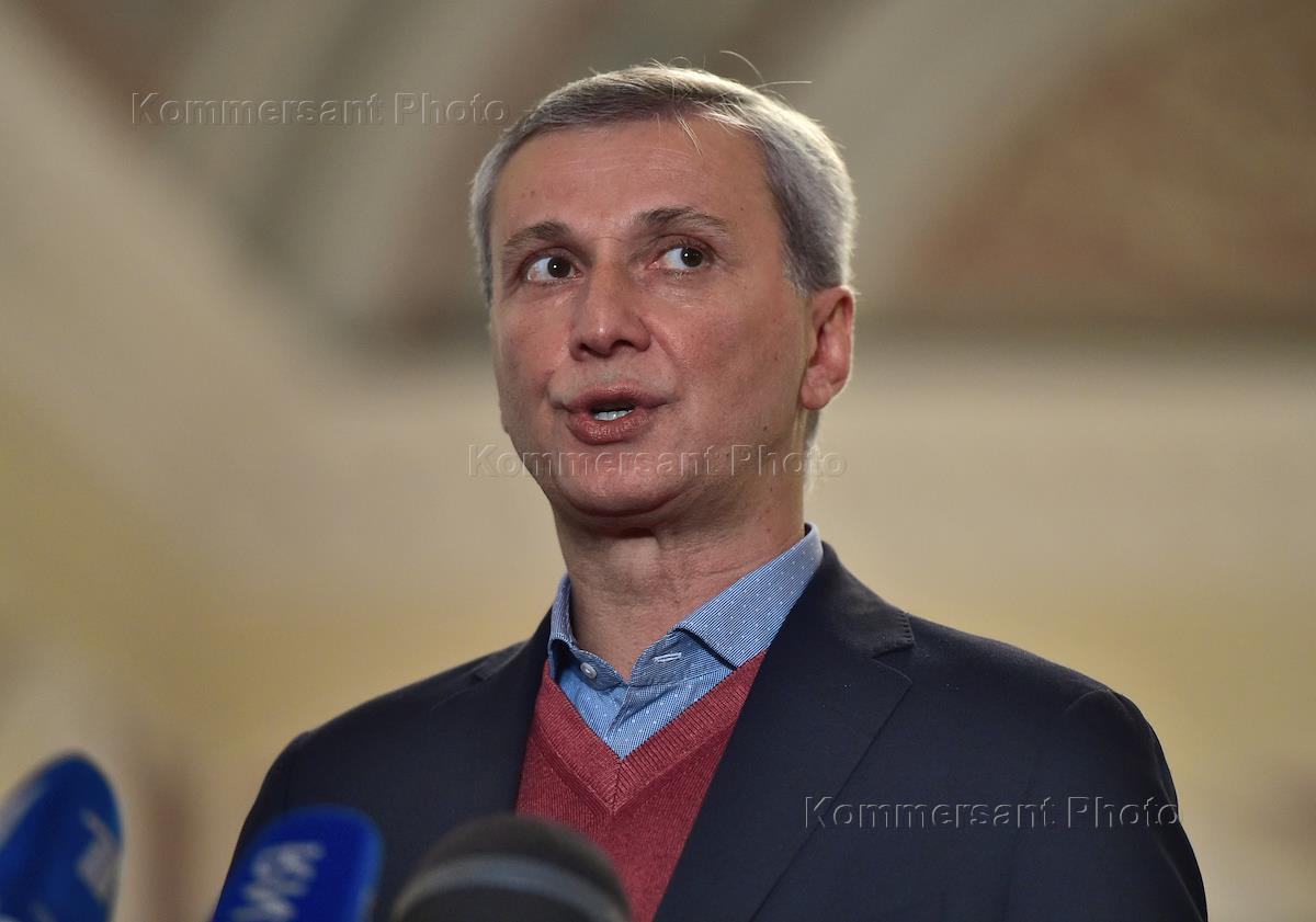 Михаил вазиев. Руководитель балета большого театра махар вазиев. Заведующий труппой. Труппв таранды педагоги. Руководитель труппы.