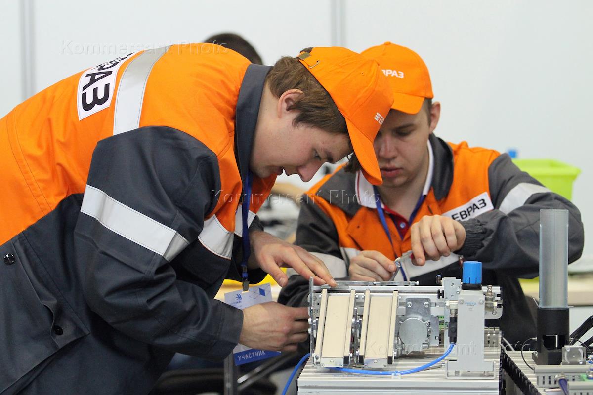 тмк фото. доклад о высокотехнологических отраслей. работники сквозных профессий. сквозные профессии примеры. сквозные профессии российского рынка.