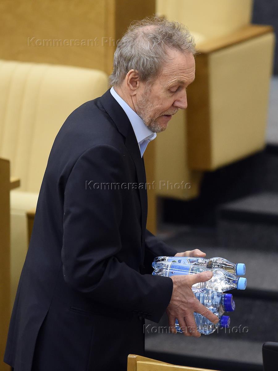 Депутаты госдумы. Депутат который сидит. Депутаты госдумы. Депутат который сидит. Совещание чиновников.