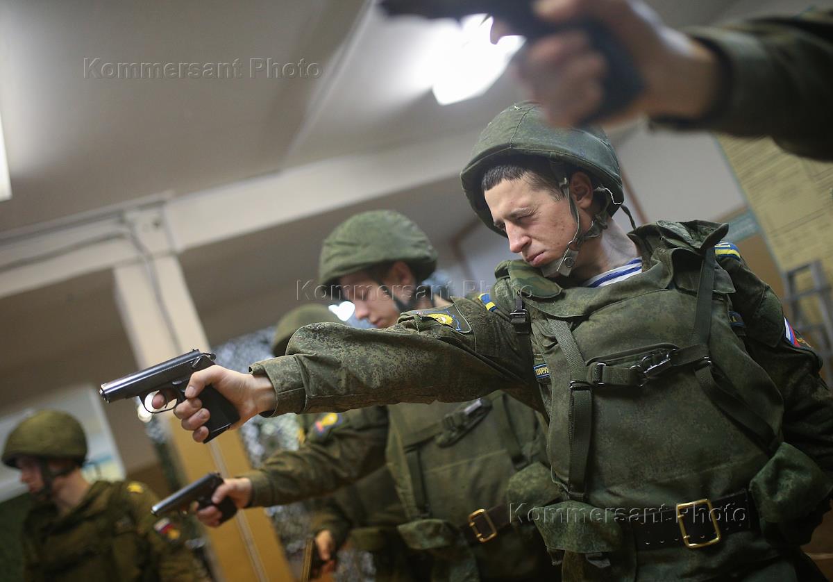 Начало специальной военной. Российский солдат. Военнослужащий Российской армии. Солдаты России. Солдаты современной армии России.