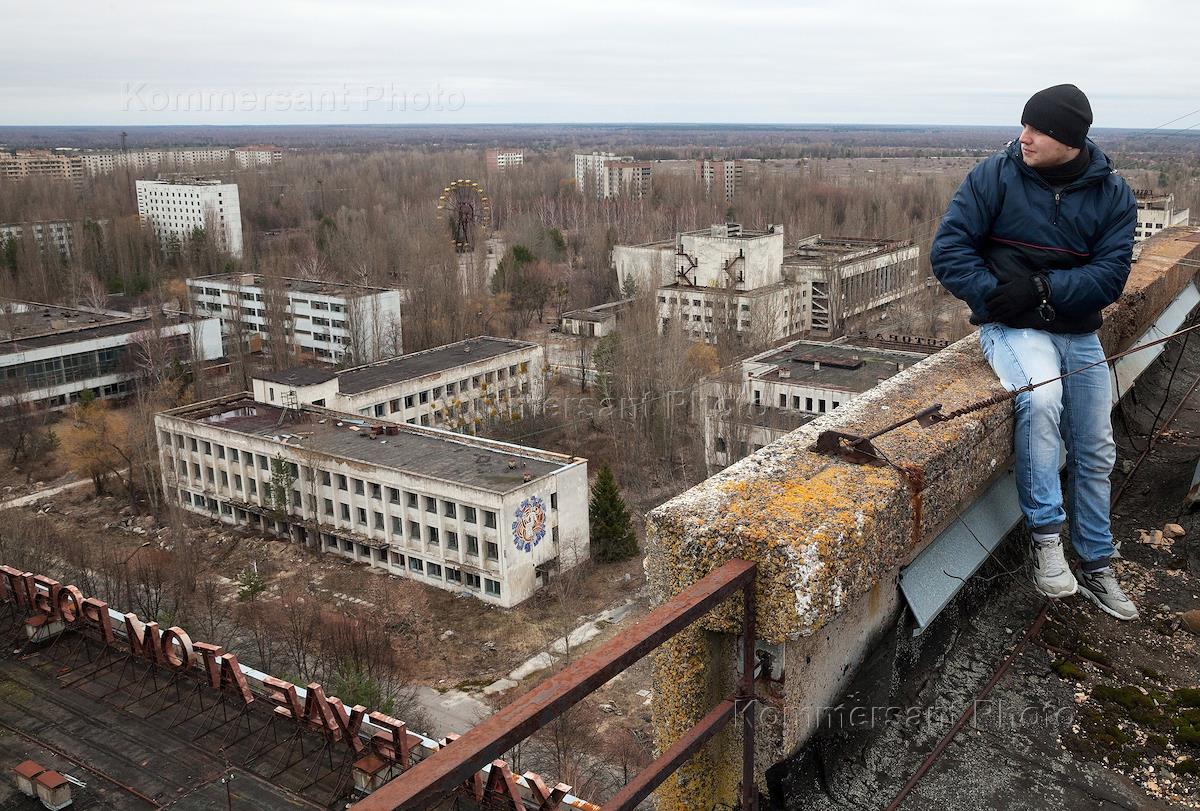 Что произошло в чернобыле. Зона отчуждения 1986. Город Припять Чернобыль станция. Припять май 1986. Припять станция сейчас.