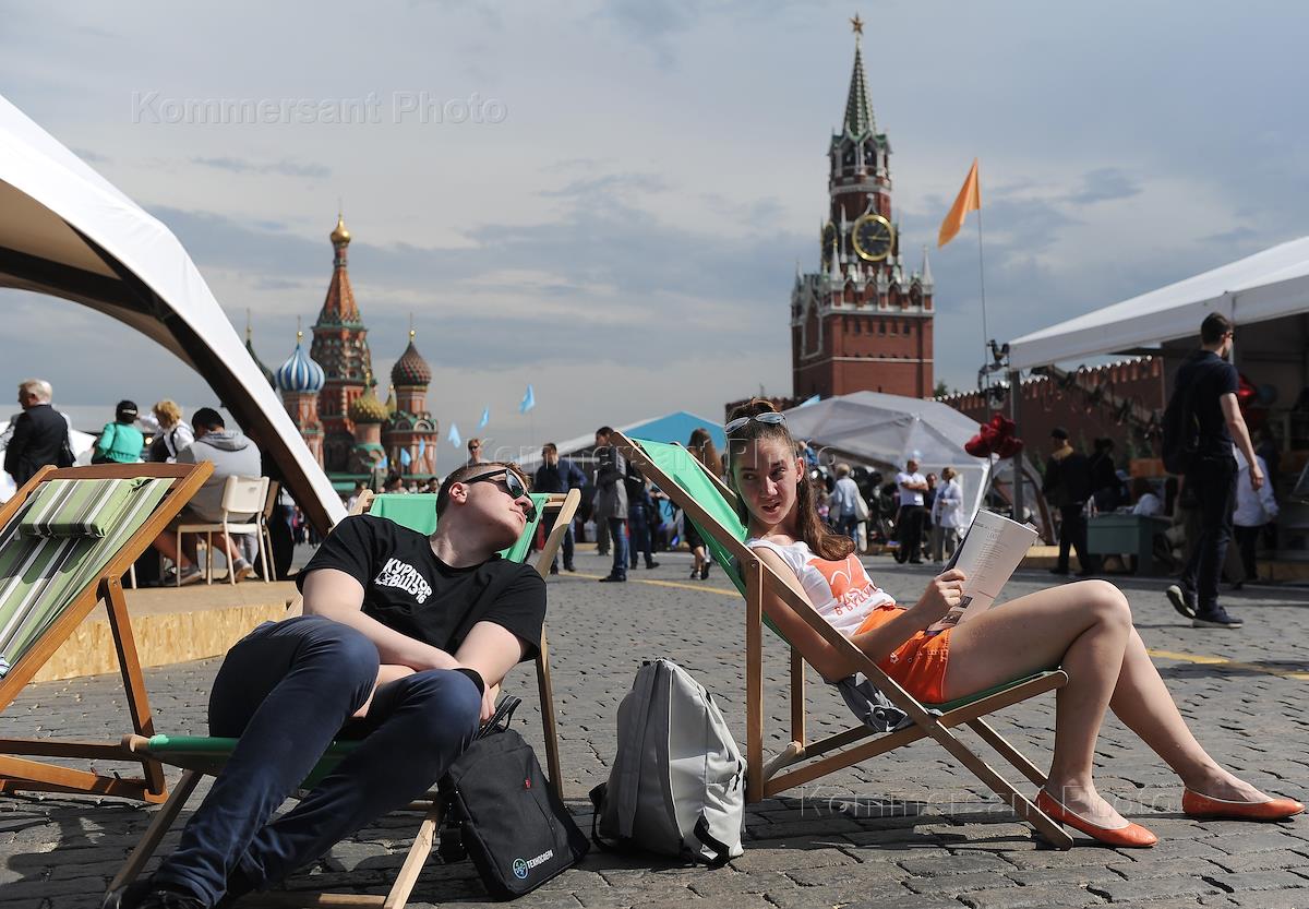 Люди любят москва. Москвичи люди. Москвичи внешность. Петербуржцы внешность. Внешний вид петербуржца.