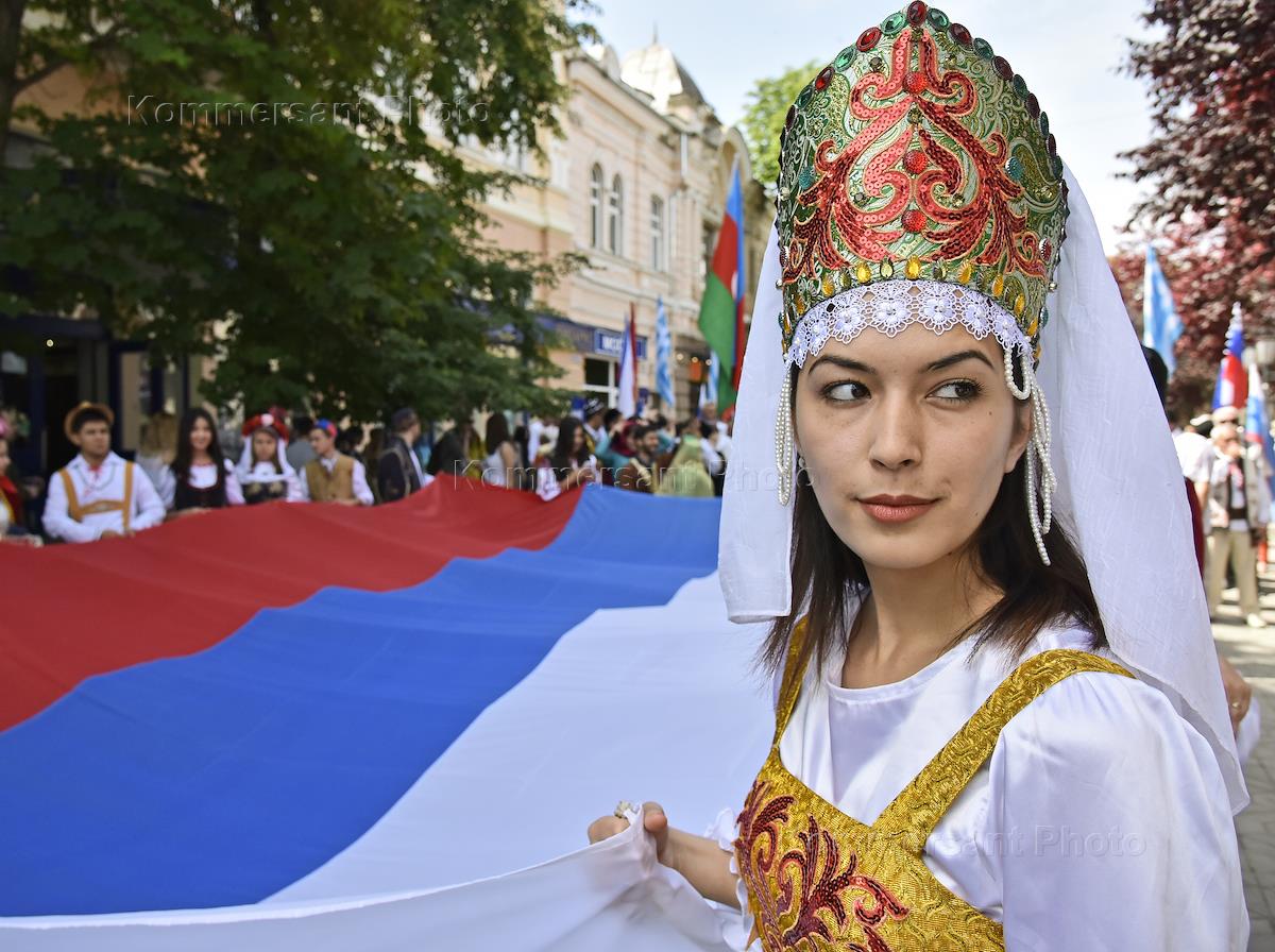 Национальности россии 2024. Многонациональный русский народ. Многонациональная Россия. Национальность россиянин. Дружба народов русские и татары.