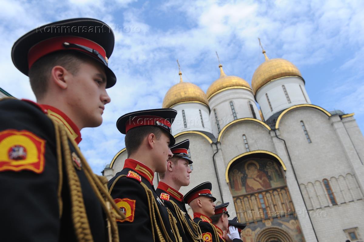 Московское военное училище. Кадеты военно музыкальное. Кадеты военно музыкальное форма. Москва кадетская выпуск 2016 площади в Кремле. Московское СВУ выпуск 2001.