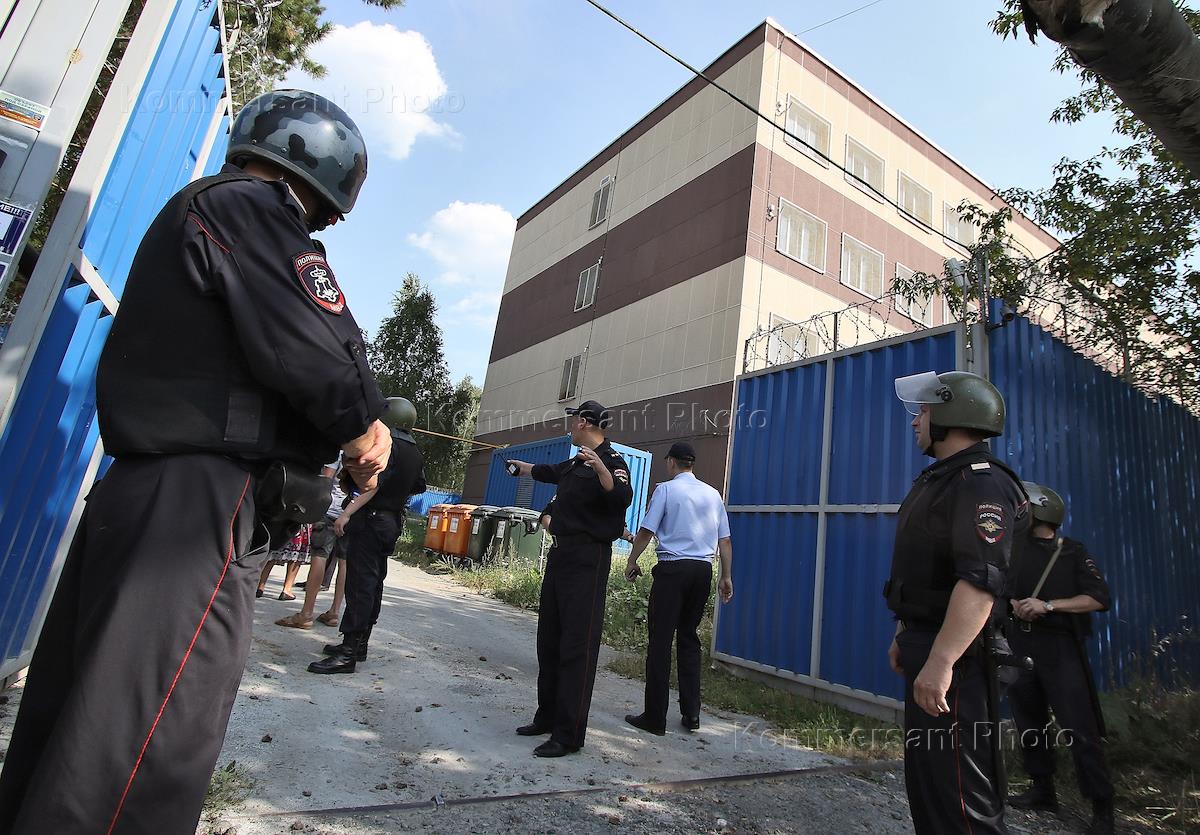 помещение в специальные иностранных граждан. выдворение иностранца из россии. мигранты за решеткой. выдворили иностранцев. некрасовка мигранты.