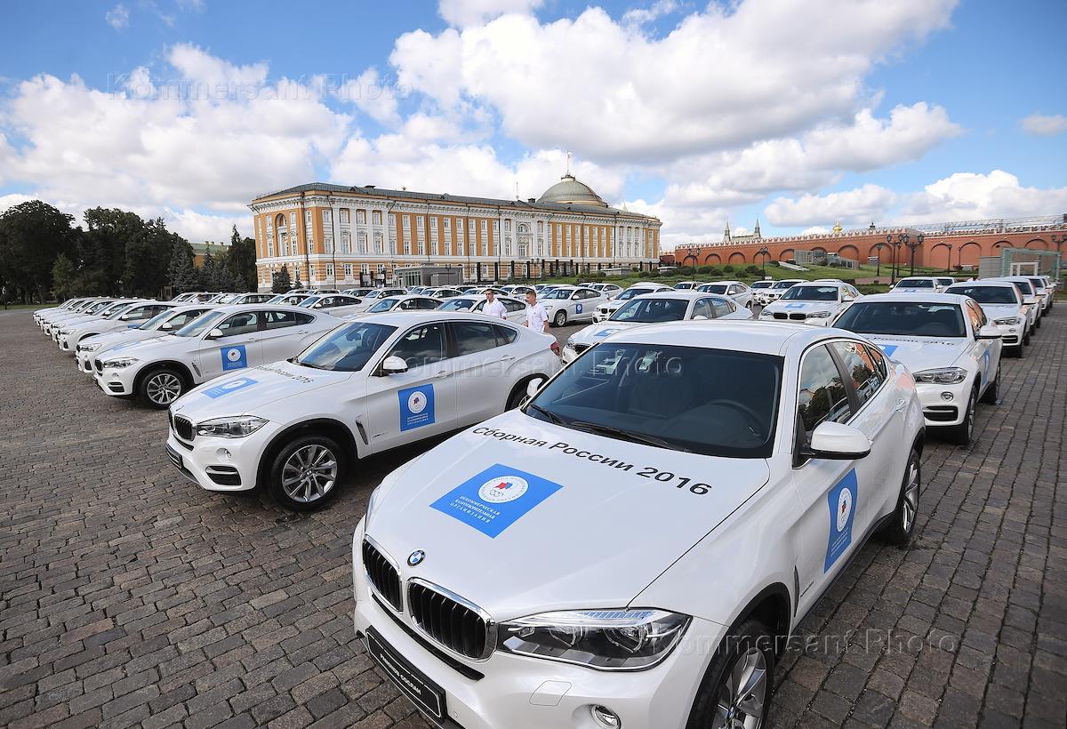 Кому будут давать машину. BMW x6 Олимпийская. BMW олимпийцам. БМВ х6 олимпийским чемпионом. Машины для Олимпийских чемпионов.