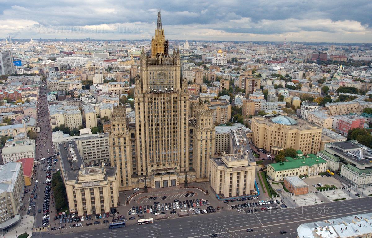 Площадь построен. Милд Смоленская площадь ФСБ Москва. Смоленская площадь ракурс на МИД. Смоленская площадь гостиница Москва.