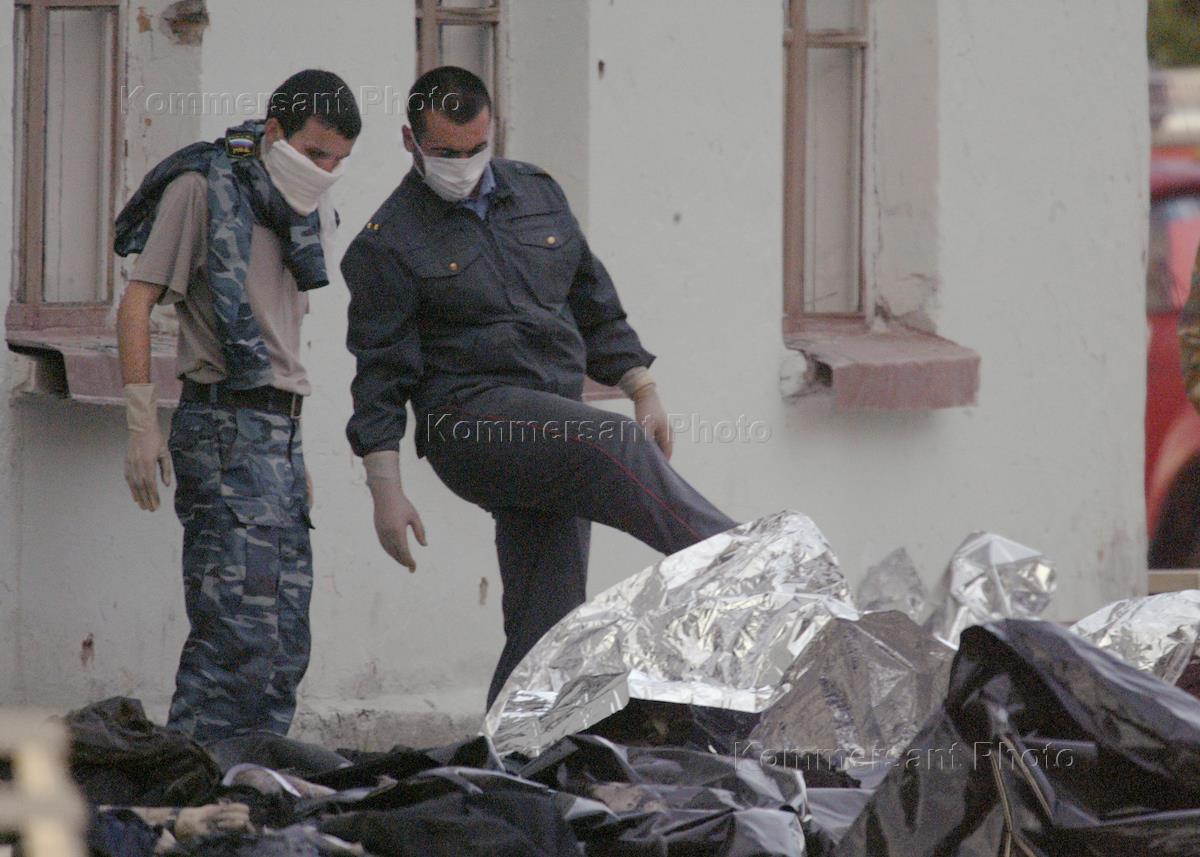 Буденновск альфа спецназ 1995. Освобождение заложников. Басаев захват больницы буденновск. Захват террористов с ик 2. Шамиль басаев буденновск 1995.