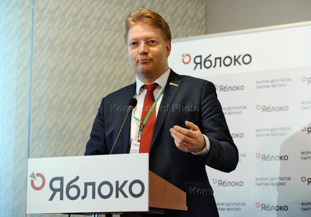 Председатель партии яблоко. Председатель партии яблоко. Председатель партии яблоко. Лидер партии яблоко 2021. Крисанов иваново яблоко.