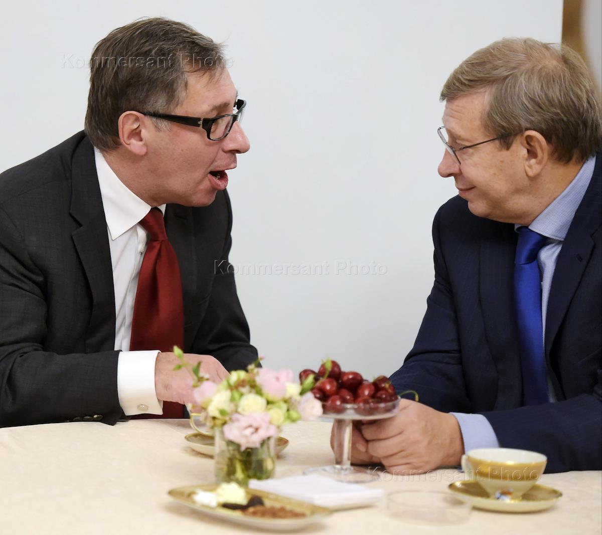 Встреча с представителями деловитых кругов. Встреча с представителями деловых кругов. Путин либерал. Путин либерал. Встреча с представителями деловых кругов.