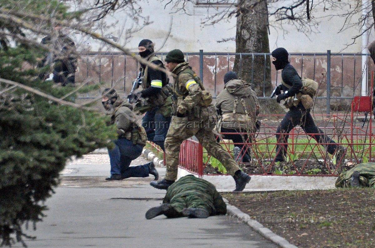 Войска захватили. Штурм Бельбек ССО. ССО В Крыму 2014. Спецназ ССО В Крыму. Спецназ в Крыму 2014.