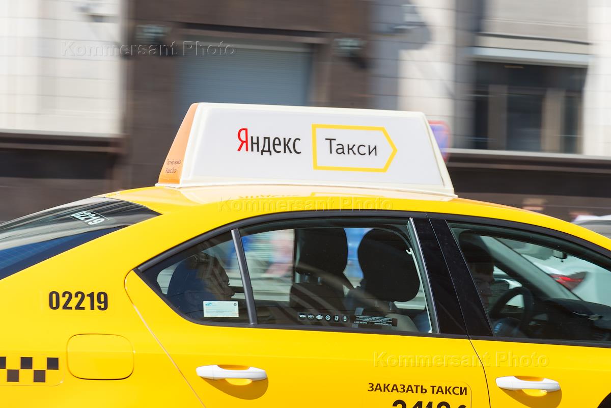 Почему такси стало таким дорогим. Такси. Yandex Taxi. Яндекс такси картинки. Водитель Яндекс такси.