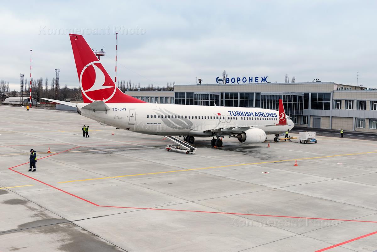 Рейсы красноярск анталия. Аэропорт Turkish Airlines. Самолет Туркиш Эйрлайнс в аэропорту Анталии. Анталья аэропорт Аэрофлот. Туркиш Эйрлайнс самолеты Тюмень.