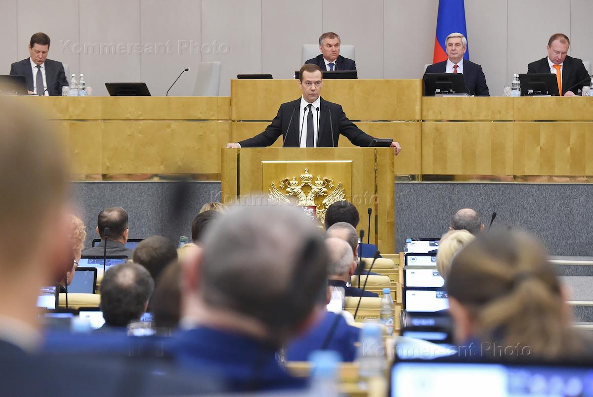 Председатель правительства представляет государственной думе. Госдума.