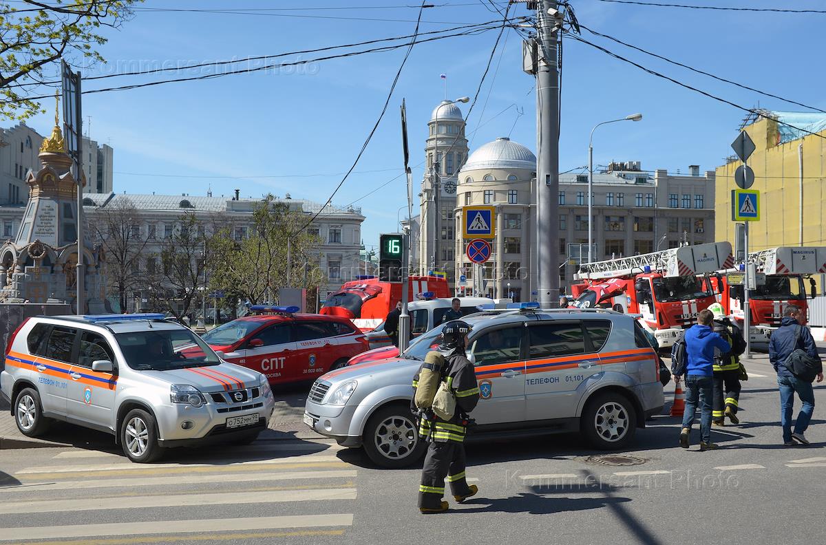 Пожар по адресу Лубянский проезд, дом 19 – Коммерсантъ Фото