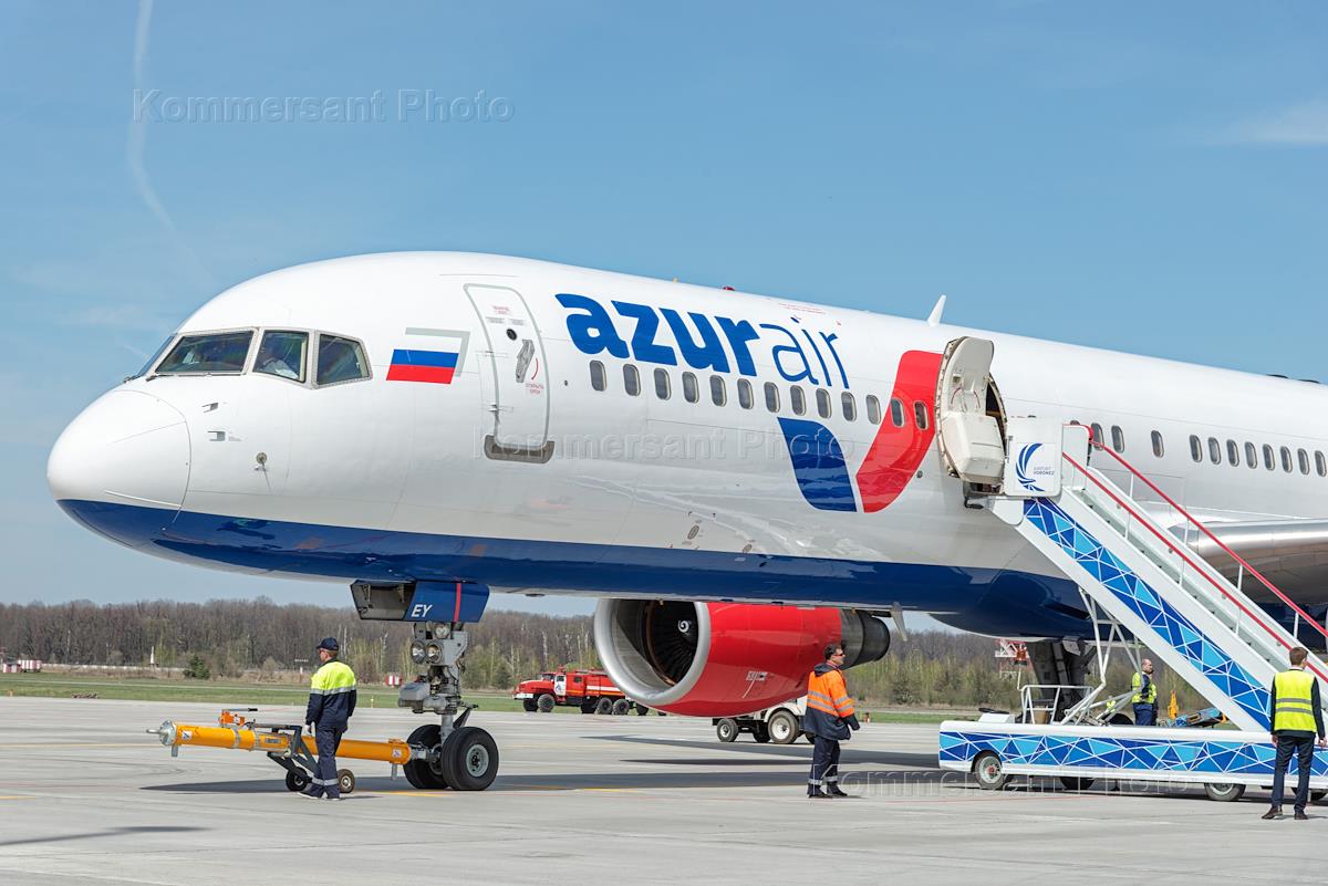 Самолет казань сочи. Азур Эйр в Сочи. Azur Air Казань. Азур Боинг Казань Сочи. Самолеты Azur Air Казань.