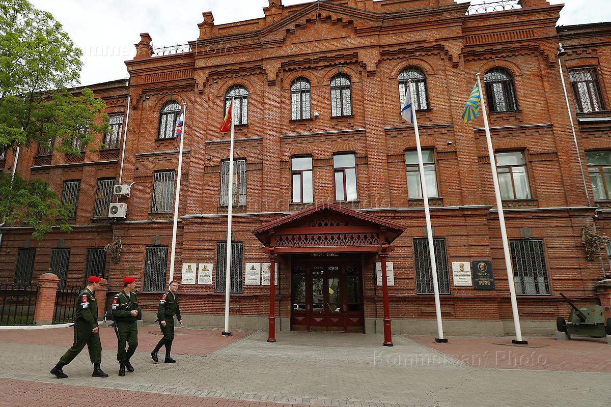 Штаб восточного военного. Штаб Дальневосточного военного округа Хабаровск. Хабаровск штаб военного округа. Штаб восточного военного округа Хабаровск. Хабаровск ул Серышева штаб округа.