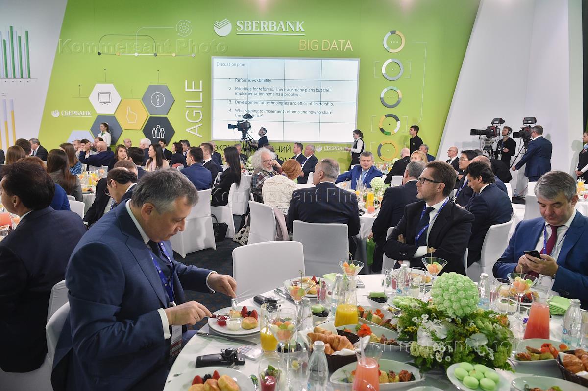 пмэф 2021. пмэф 2024. птимаш выставка пмгф. петербургский международный экономический форум 2023. питерский экономический форум.