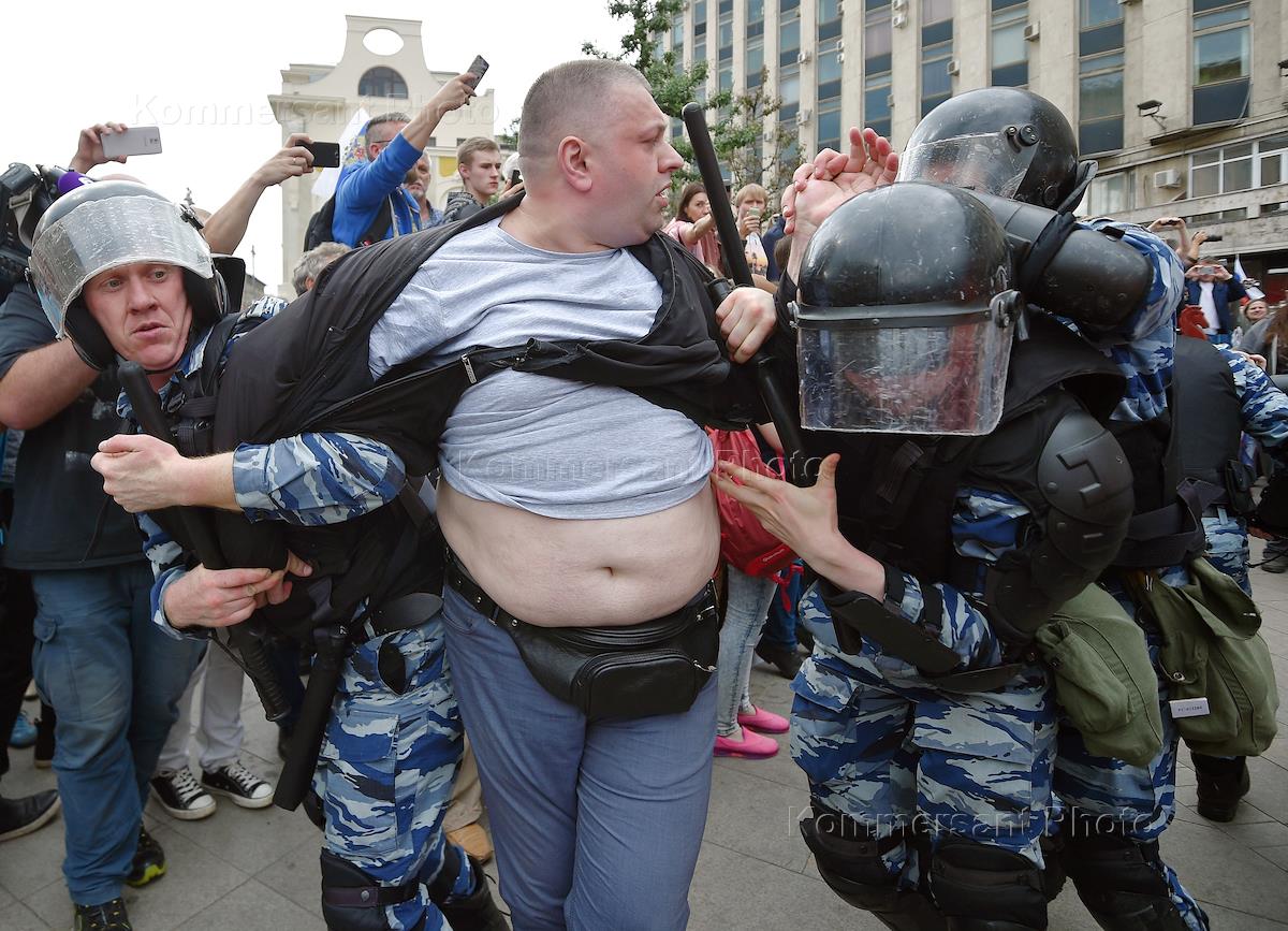 Почему сегодня показывают. Против режима. Против режима Россия. Фото против режима. Народ вышел против режима.