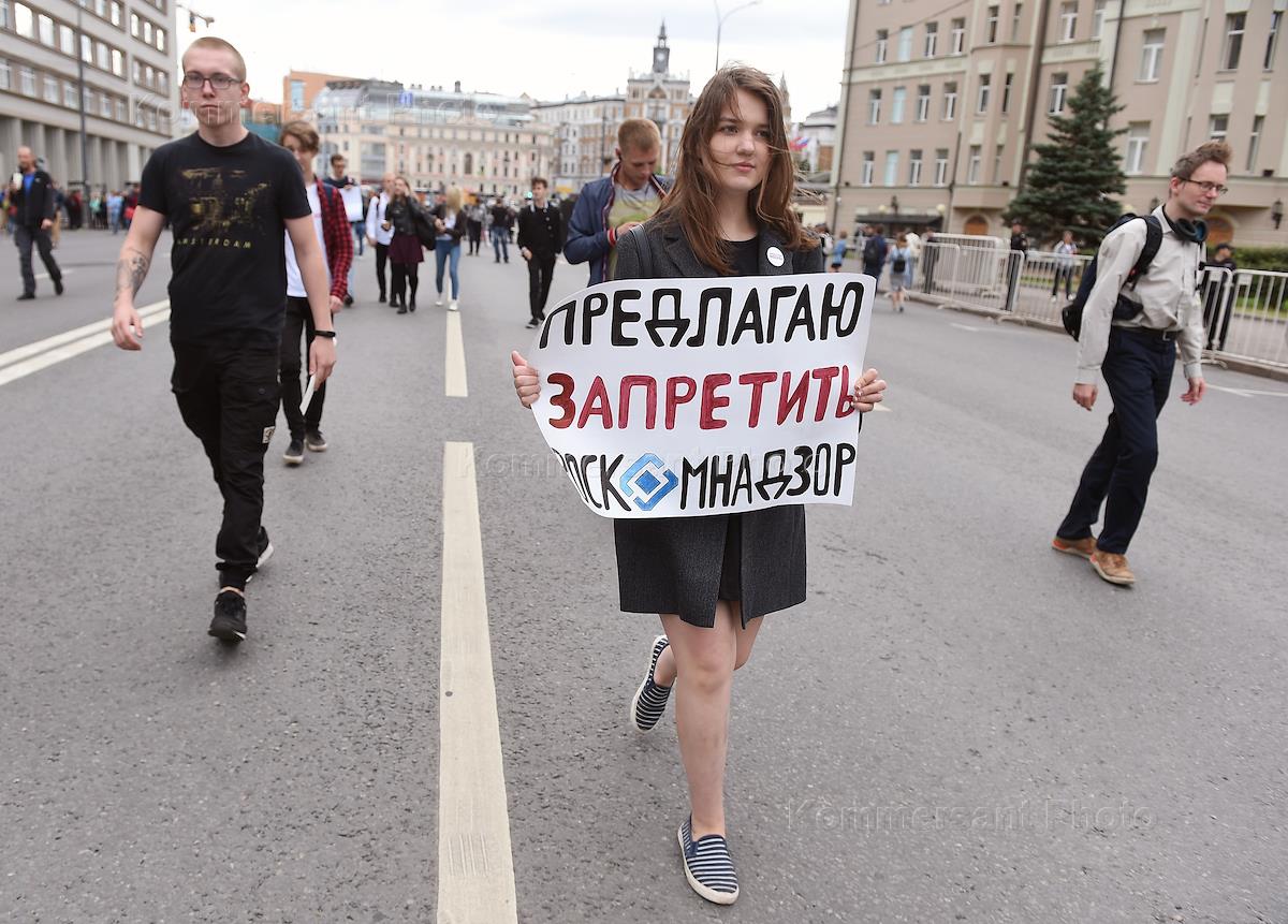 Предложил запретить. Митинги против Роскомнадзора. Роскомнадзор митинг. Youtube Роскомнадзор. Роскомнадзор фашисты.