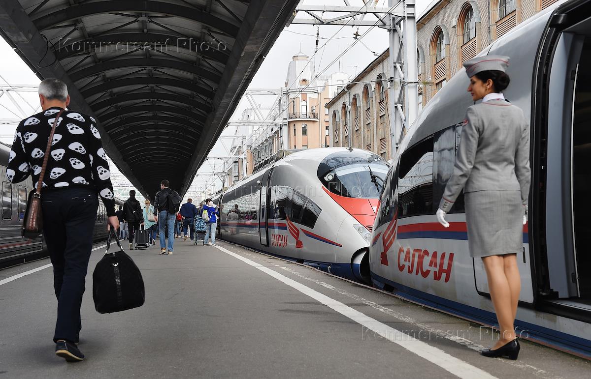 Петербург еду москву. РЖД проводник Сапсан Санкт-Петербург. Пассажирские перевозки ЖД. Пассажиры ЖД. Железнодорожный транспорт пассажиры.