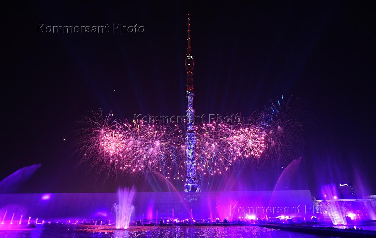 питер алые паруса 2017картинки. закрытие фонтанов в петергофе в 2022. мультимедийное шоу на большой сцене. мультимедийное шоу в кронштадте. закрытие фонтанов в петергофе надпись.