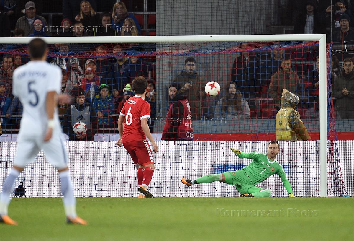 Футбольный матч на природе. Россия сербия 2008. Сборная россии по футболу евро 2020. Матч по футболу между 4 классами начался. Матч по футболу между 4 классами начался.