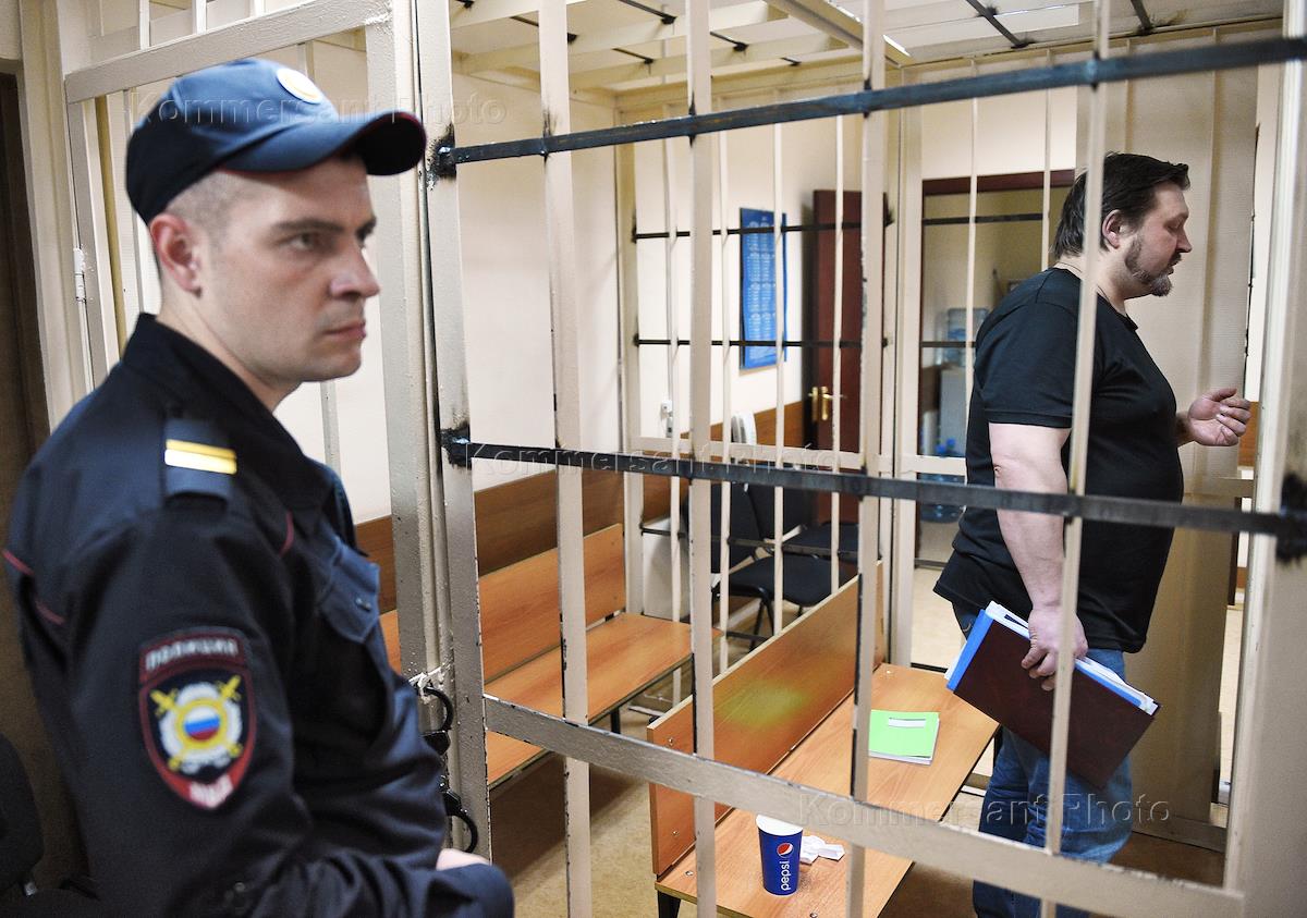 Которые проходят по делу. Адвокат и подсудимый. Которые проходят по делу. Которые проходят по делу. Которые проходят по делу.