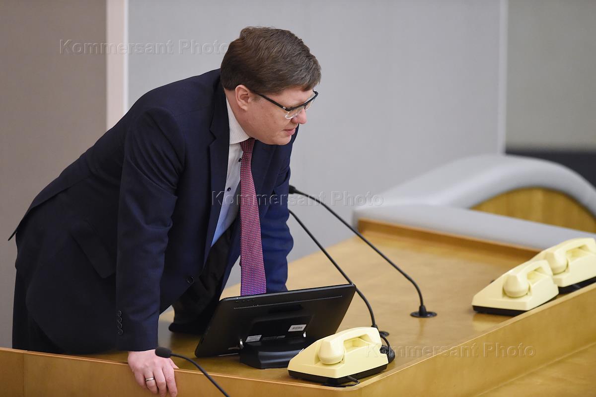 депутат кирова. депутат вышел. дмитрий петровский депутат. одиночный пикет в орле носов сергей. андрей константинович исаев.